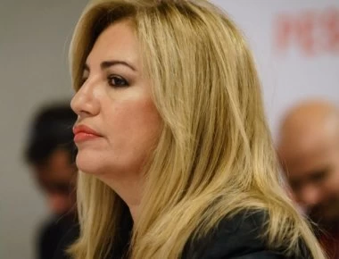 Η Φώφη Γεννηματά με τη... φανέλα του Αστέρα Τρίπολης (φωτο)